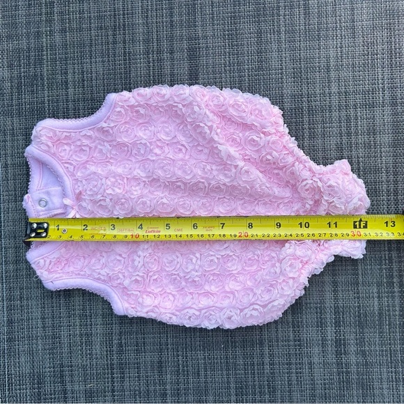 🍭Vitamins Baby Soft Pink one piece floral aplique - Picture 10 of 11